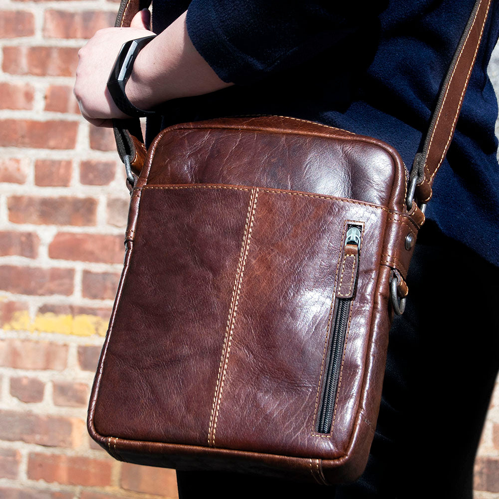 Slim Crossbody w/Zippered Front Pocket #7213