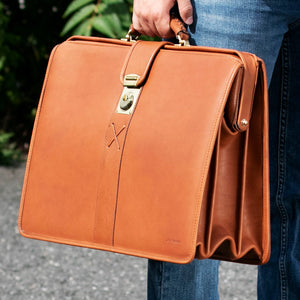 Belmont Classic Leather Briefbag #B2005 Cognac Lifestyle