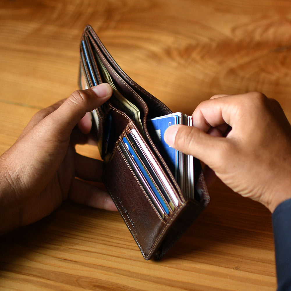Bifold Wallet with Gusseted Currency Pocket #7731